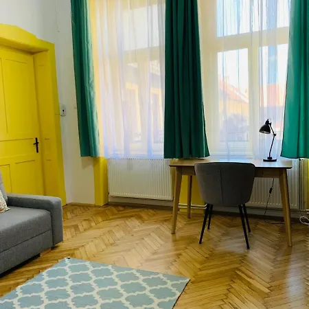 1900 Vetus Apartment